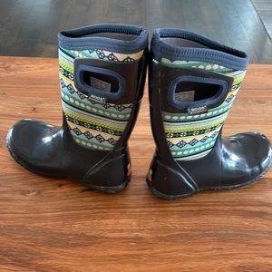 BOGS. Kids youth size 3.